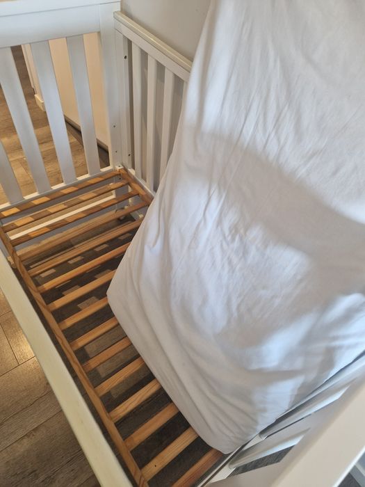 Cama de grades Trama