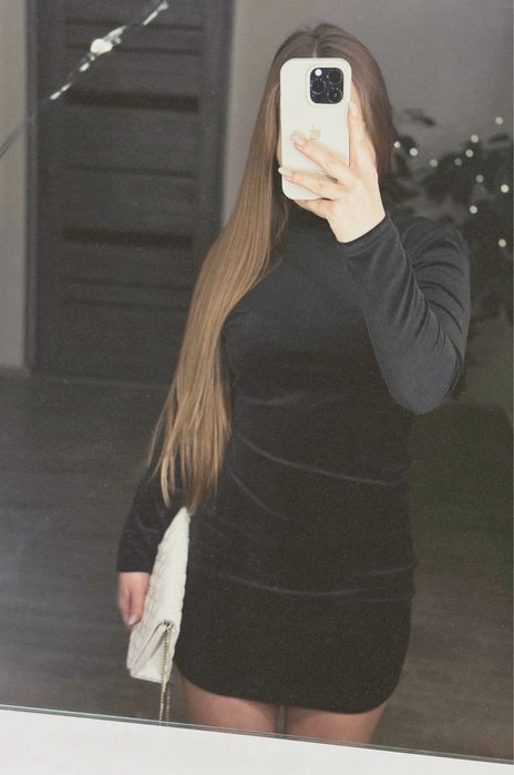 Чорне плаття з відкритою спинкою