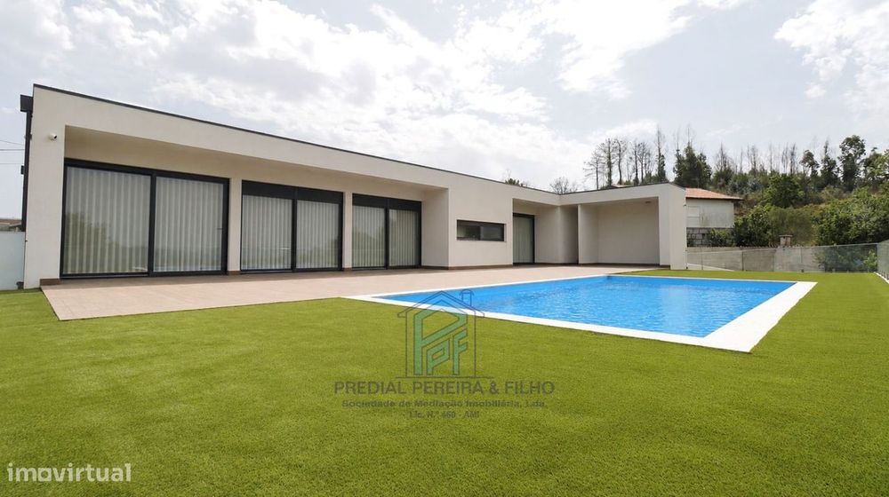 Moradia Térrea Moderna com Piscina e Vista Panorâmica - Baião / Grilo