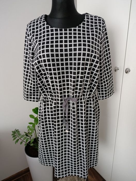 Ładna sukienka damska marki Esmera rozmiar 44/46