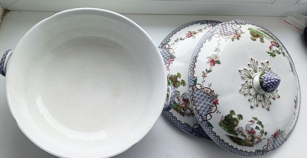 Старовинна супниця з двома кришками