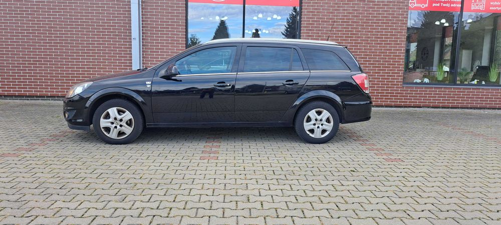 Opel Astra 2010 rok 1.4 Gaz Model po liftingu