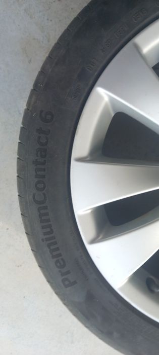 2 Pneus com jantes Passat CC