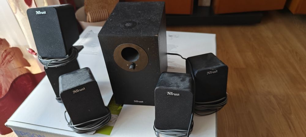 Colunas de som TRUST,  para computador.