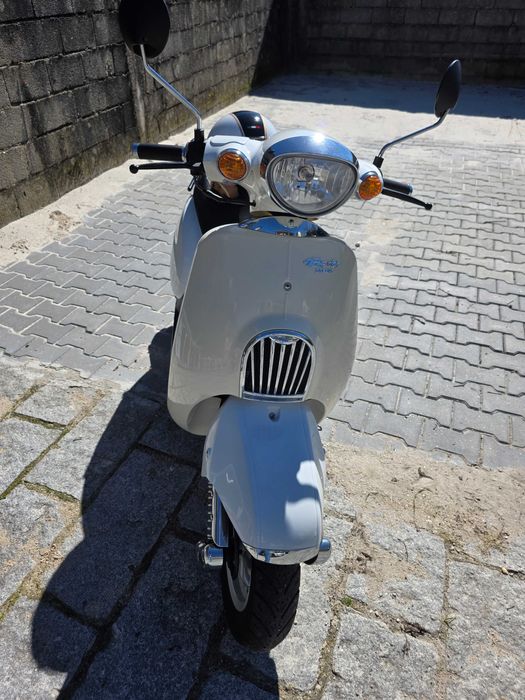Daelim besbi 125 scooter