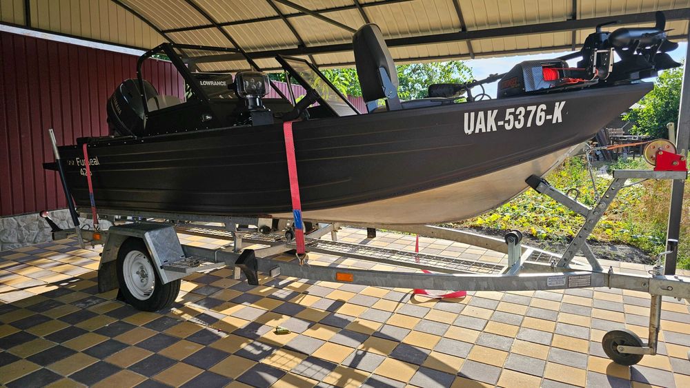 човен FurSeal 425