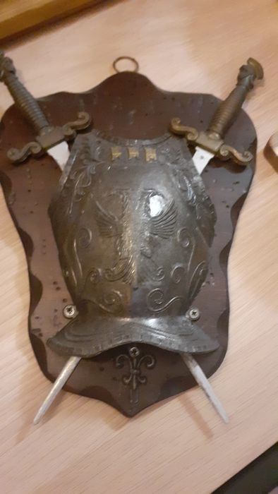 Panoplia brasão Medieval antigo espadas peitoral pendurar