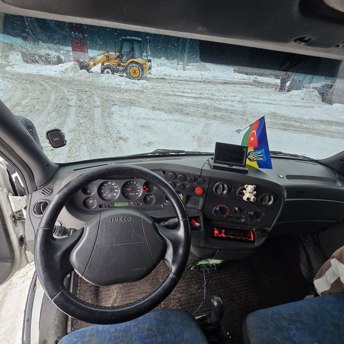 Продам івеко 2001 рік 2.8 мотор коробка 6-ступка категорія Б