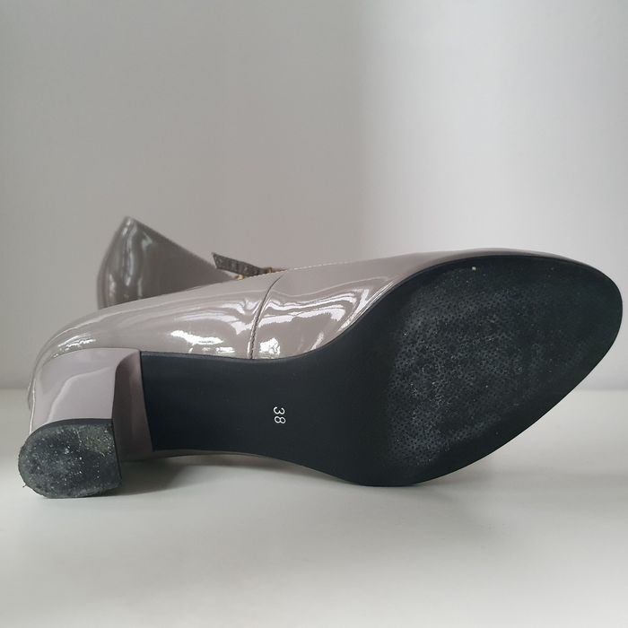 Czółenka skórzane lakier 38