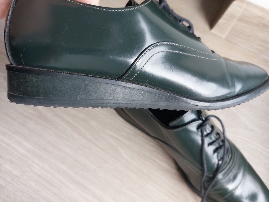 Лофери гарного "бутилочного" кольору.