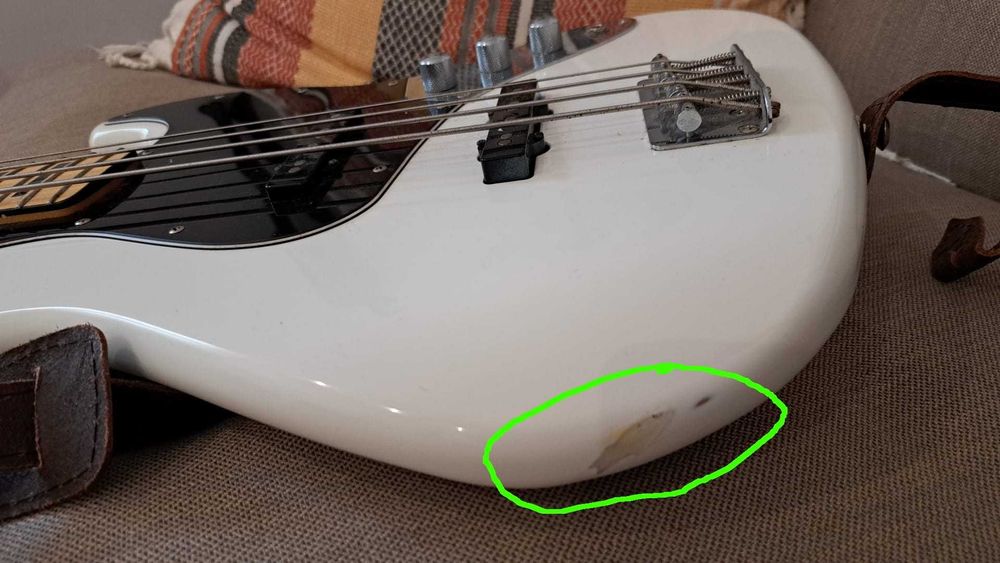 Baixo Squier Jazz Bass by Fender ( 4 cordas )