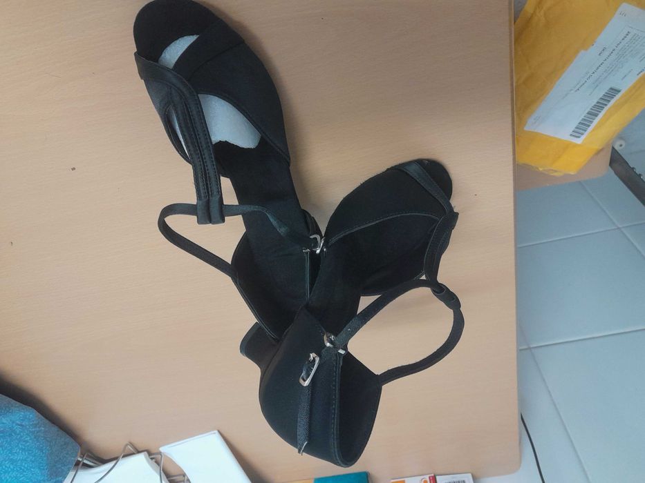 Sandalias dança novas