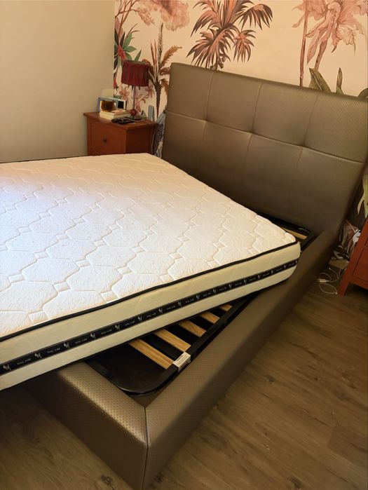 Cama de casal  com estrado e colchão
