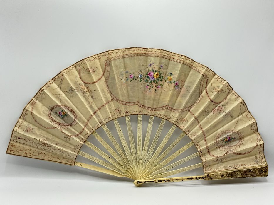 Leque Francês Elegante – Circa 1780, Estilo Luís XVI Rococó