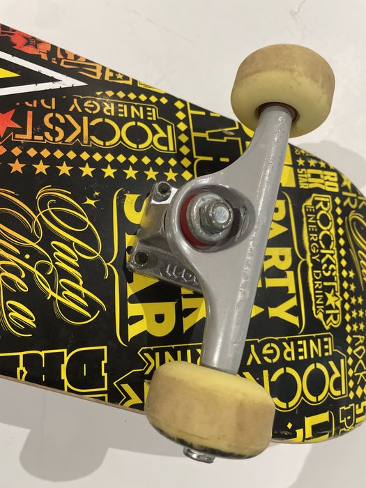 Skate completo em bom estado e usado poucas vezes