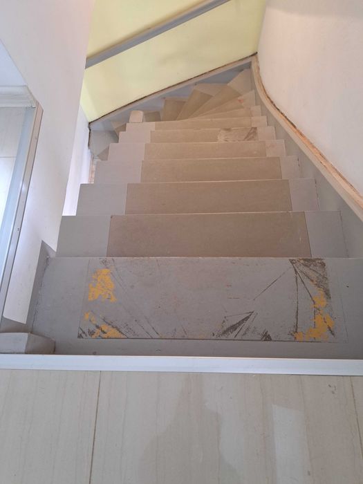 Renowacja schodów drewnianych, drzwi