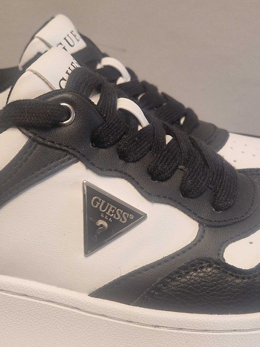Guess Damskie Sneakersy FLJMR biało-czarne 37