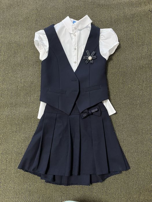 Шкільна форма доя дівчинки