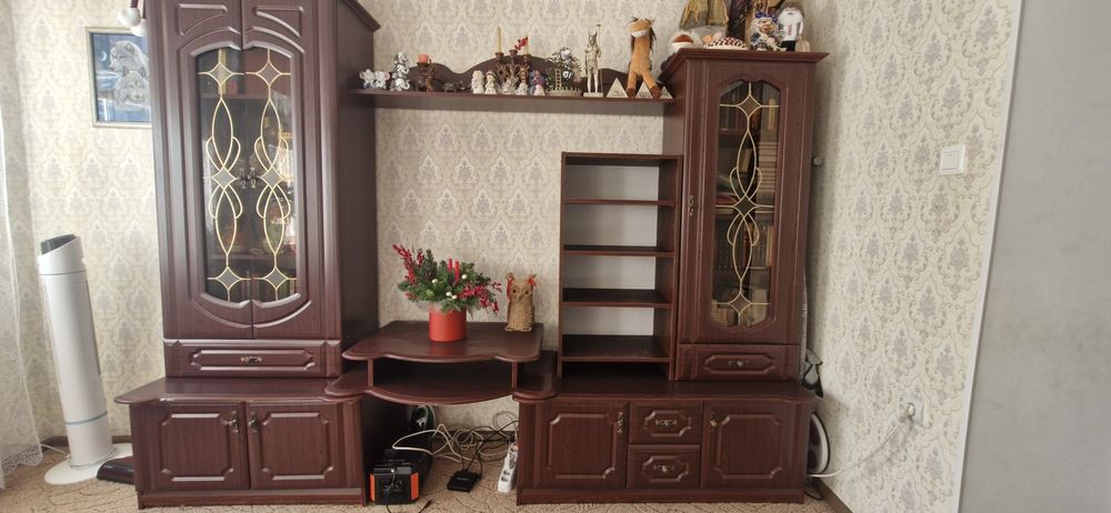 Меблева стінка...