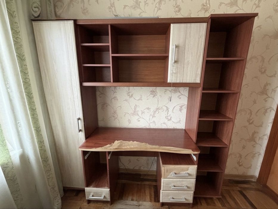 Дитяча стінка з робочим столом та шафою (під реставрацію / самовивіз)