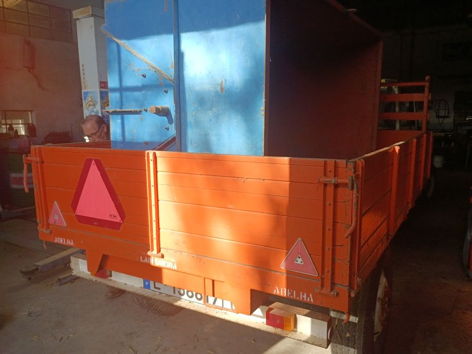 Tina ou latão , para uvas ou outros fins , ou reboque sem ou com bascu