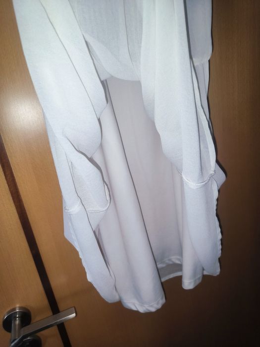 Vestido midi com apliques dourados