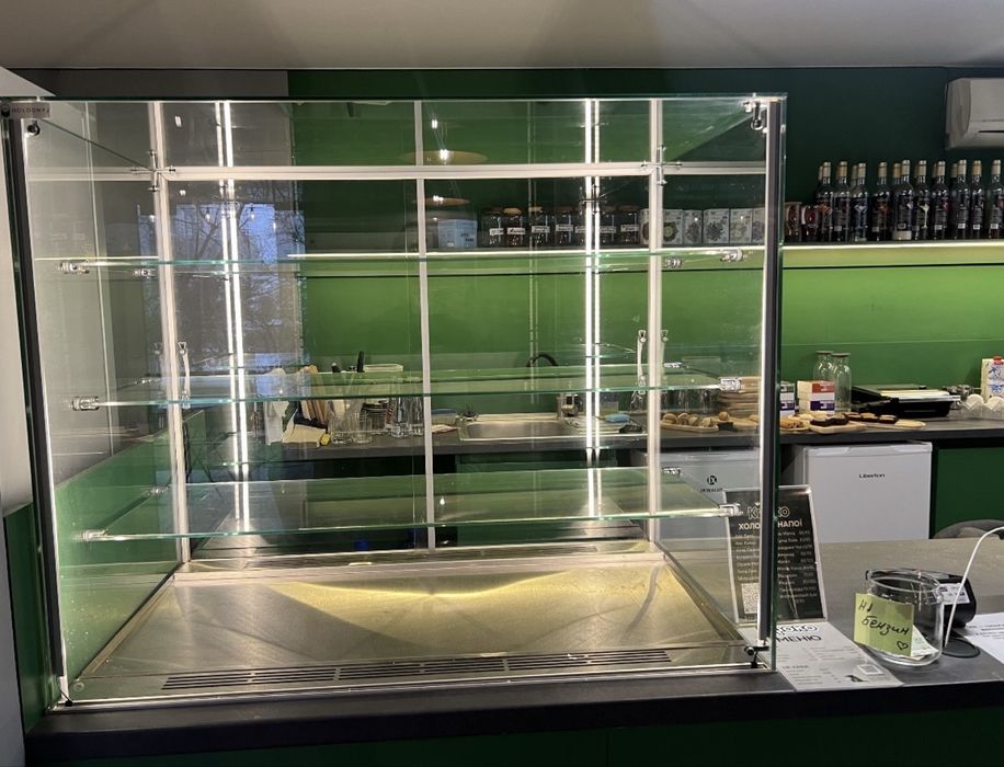 Витрина десертная холодильная Кондитерская витрина Куб холодильный