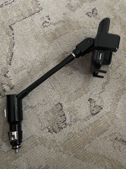 Uchwyt na telefon w gniazdo zapalniczki z wyjściem USB FOREVER
