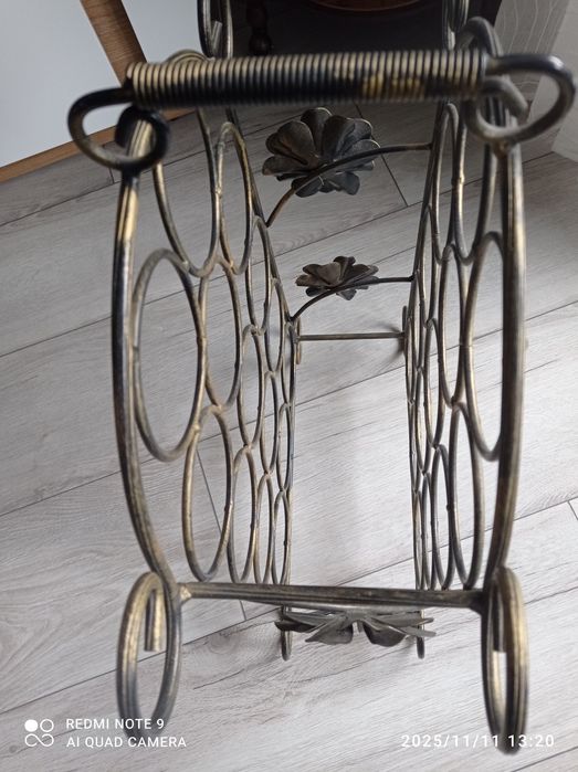 Stojak na wino metalowy