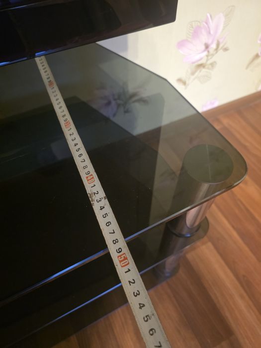 Большой телевизор Samsung с тумбой