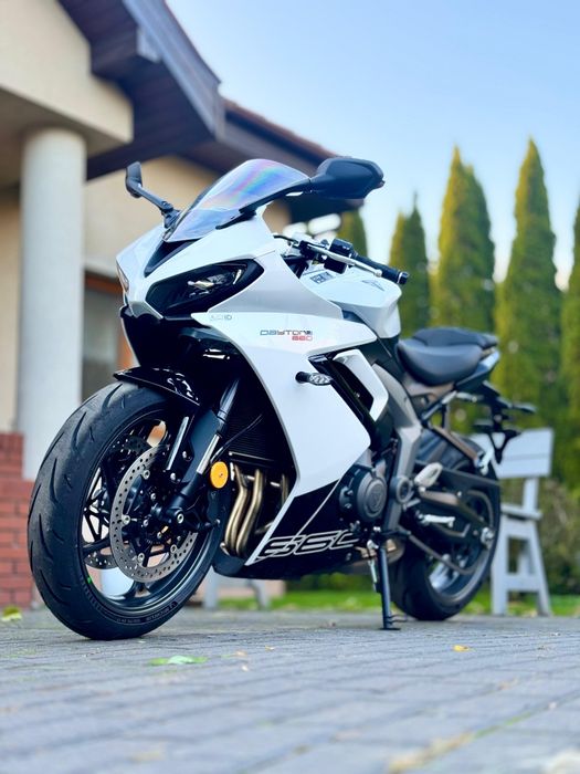 Triumph Daytona 660 biała nowa model 2025 r fv23%