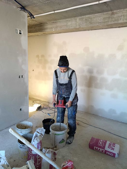 Construção e remodelação, ladrilhador ,estuque projetado e manual.