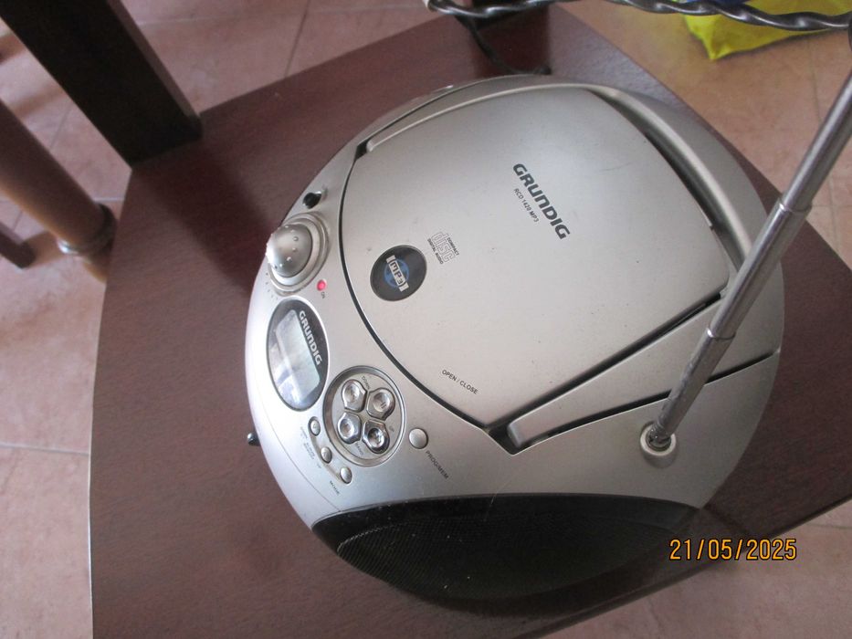 Radio e Cd redondo Grundig, ( para reparar)