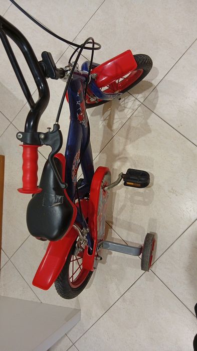 Bicicleta rodas homem aranha
