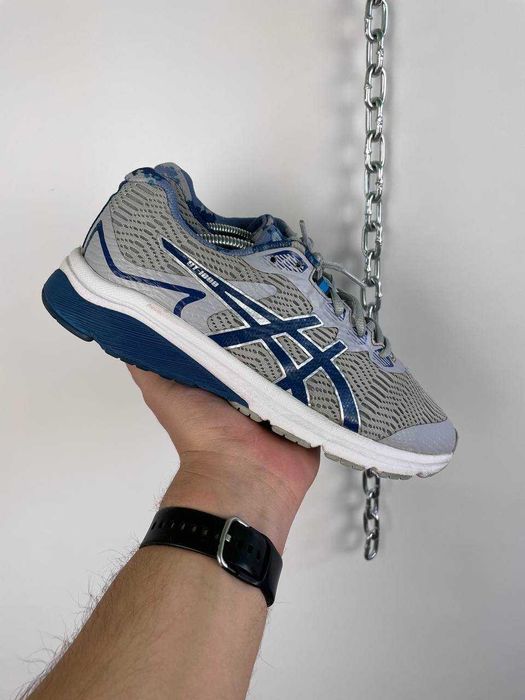 Жіночі спортивні кросівки asics gt-1000 8
