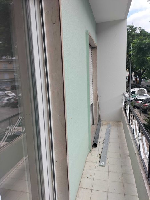 Apartamento T2 Totalmente Remodelado na Damaia de Cima - Amadora
