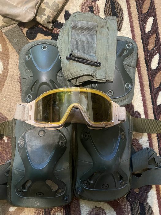 Продам наколінники Окуляри