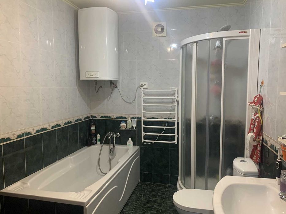 Продам 4-комнатную квартиру на Бочарова - ТЦ "Атриум"