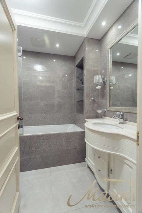 Продаж 4к квартиры с паркоместом в ЖК Зверинецкий