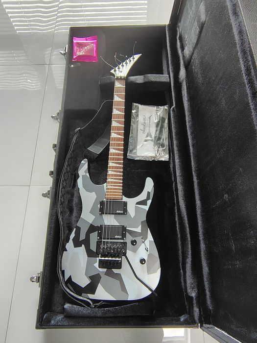 Gitara Jackson X Series Soloist SLX DX Camo, podstrunnica Laurel, Winter Camo