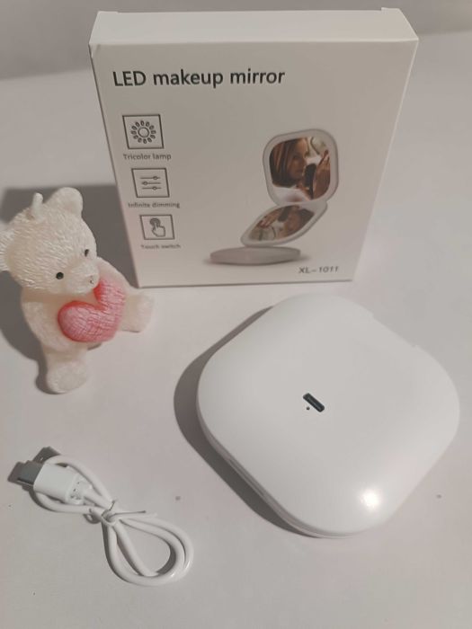 małe lusterko z trójkolorowym oświetleniem led