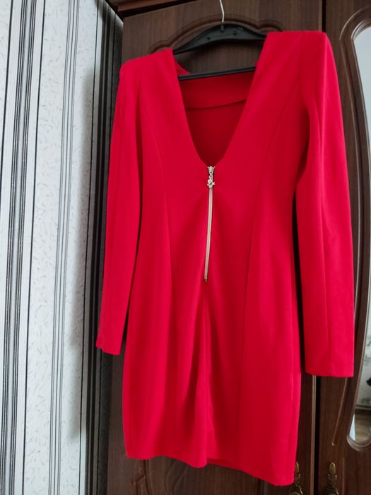 Сукня червона жіноча