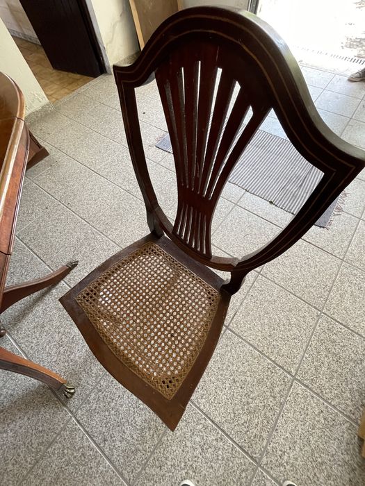 Antique English-style table64585486412801121