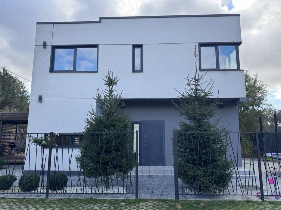 Новий двоповерховий будинок. Готовий до житла. Прямий продаж від власника. Без комісії.