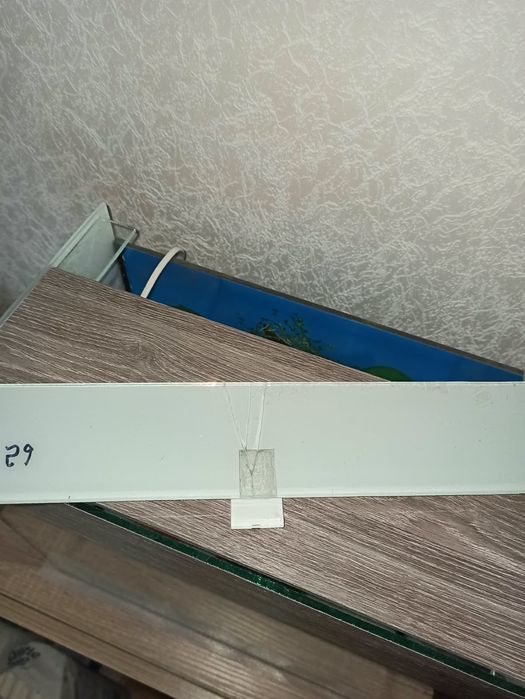 Акваріум з декораціями та іншими дрібницями