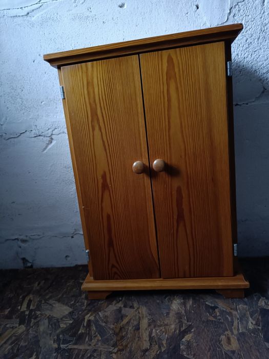 лялькова шафа з натурального дерева