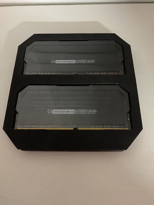 Оперативна пам'ять Corsair RGB 16GB DDR4 2*8 GB та інша пам‘ять