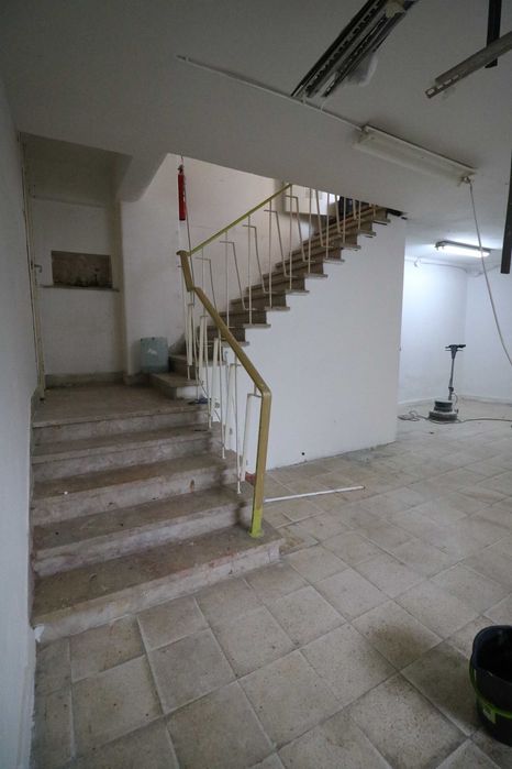 Loja de Esquina com 2 Frentes e Grande Montra – Estefânia / Arroios