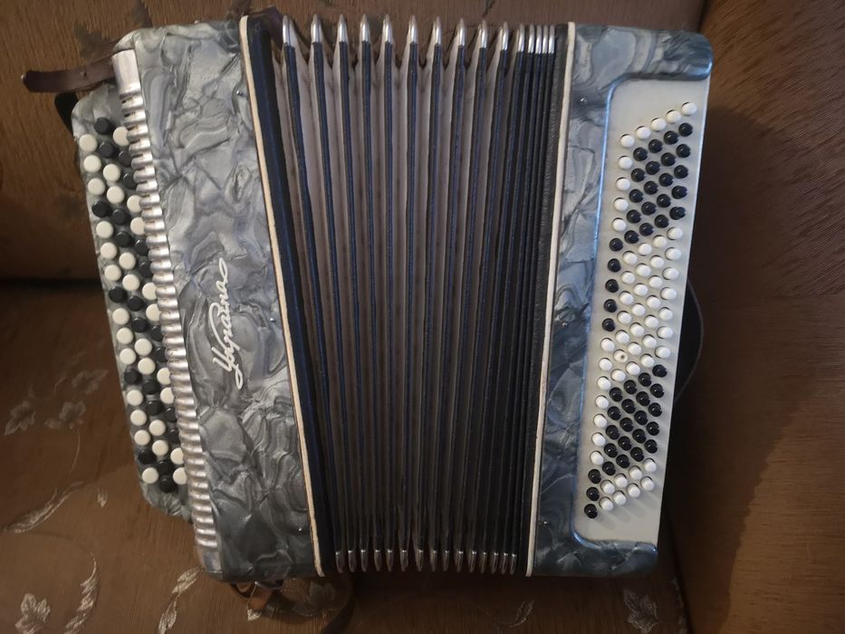 Продам выборный баян Рубин 5