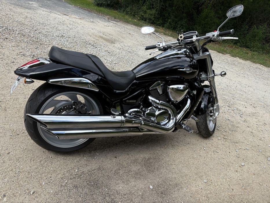 Potezny Suzuki Intruder VZR1800